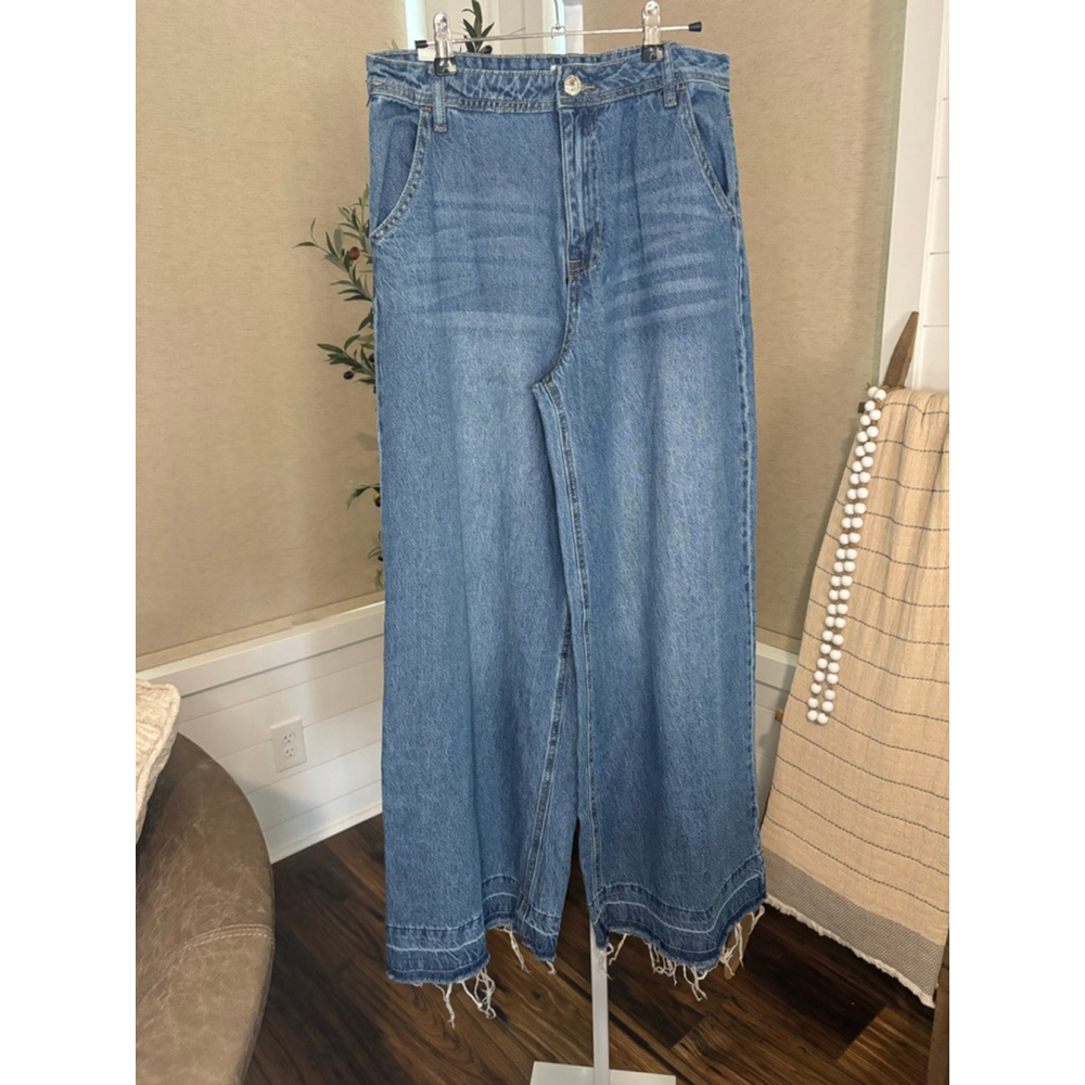 Almost Famous Denim Wide Leg, Raw Hem Jeans, Size 9 - Picture 3 of 5